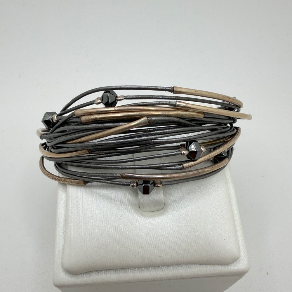 Retired B2143 Silpada Sterling silver, Hematite,‎ and leather bracelet!